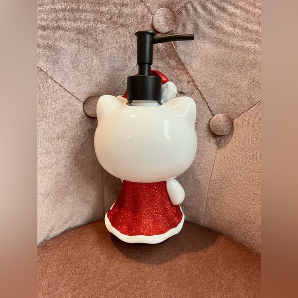 Hello Kitty Christmas Soap Dispenser - Picture 3 of 5
